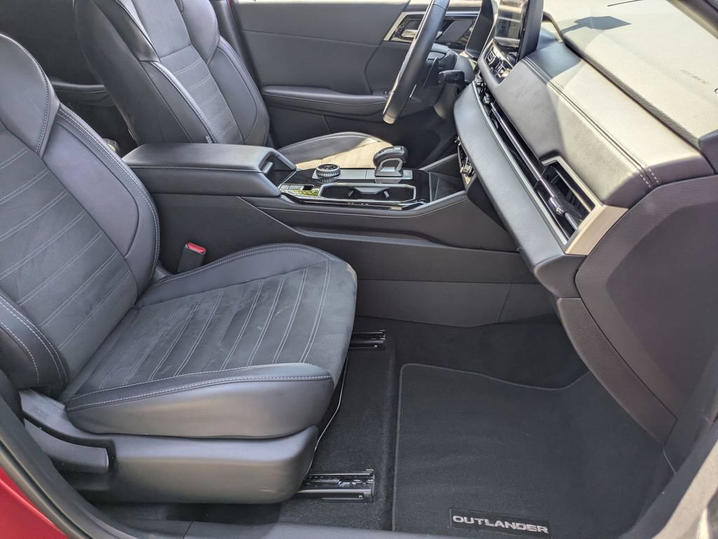 Used 2025 Mitsubishi Outlander SE FWD image 30