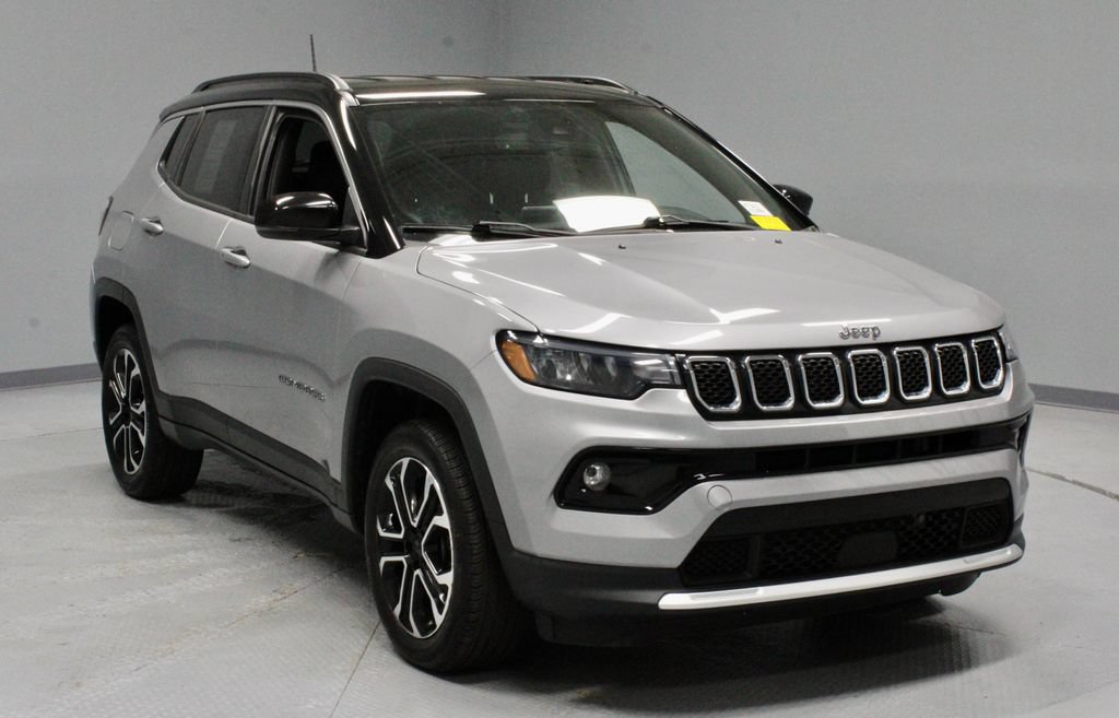 Used 2023 Jeep Compass Limited AWD/4WD image 1
