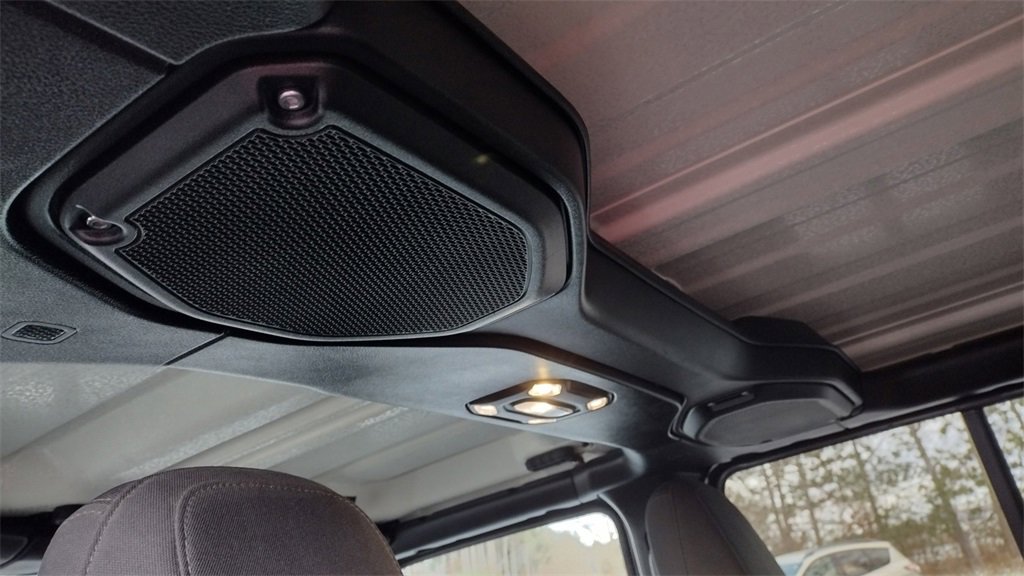 Used 2020 Jeep Wrangler Unlimited Sahara image 25