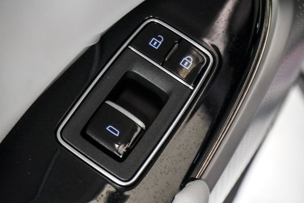 Used 2024 Cadillac Lyriq Sport AWD/4WD image 12