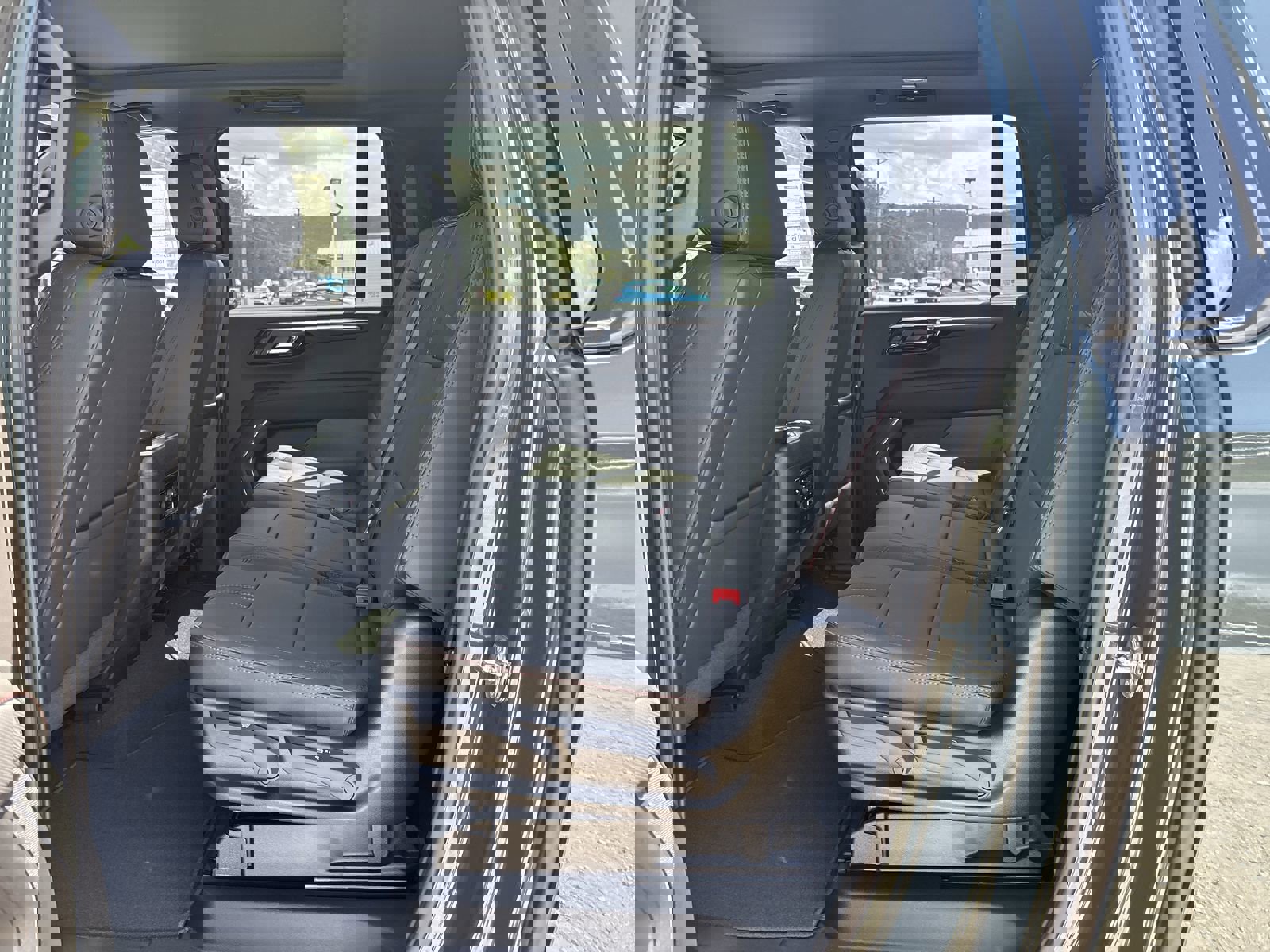 New 2026 Chevrolet Suburban RST image 27