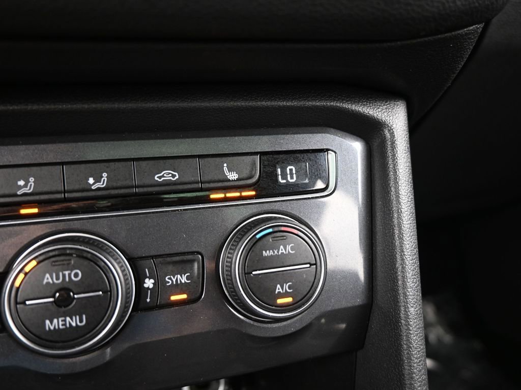 Used 2021 Volkswagen Tiguan SE R-Line image 26