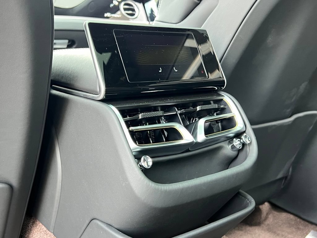 Used 2026 Bentley Flying Spur Plug-In Hybrid AWD/4WD image 19