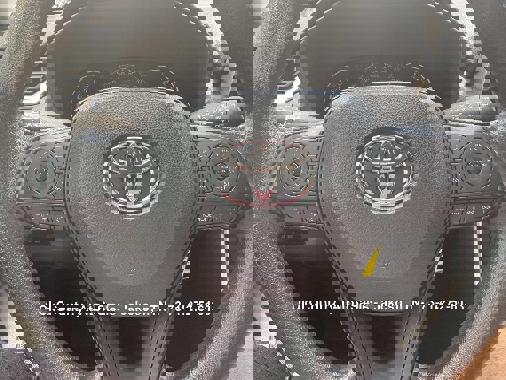 Used 2024 Toyota RAV4 LE image 22