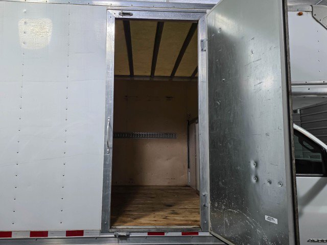 Used 2017 GMC Savana 4500 image 13
