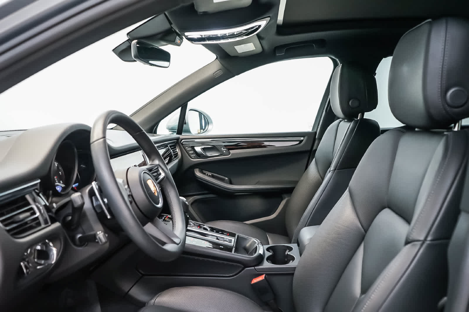 Certified 2026 Porsche Macan AWD/4WD image 18