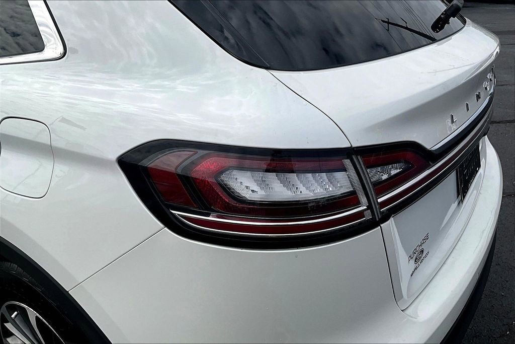 Used 2022 Lincoln Nautilus Reserve image 25