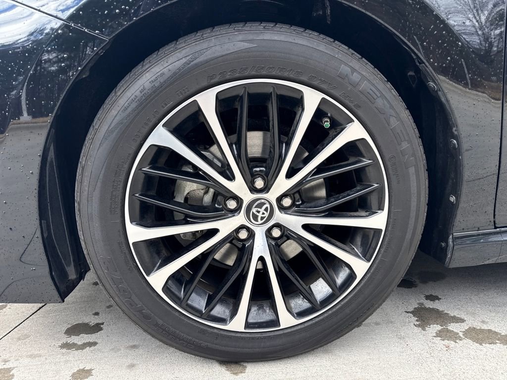 Used 2018 Toyota Camry SE image 11