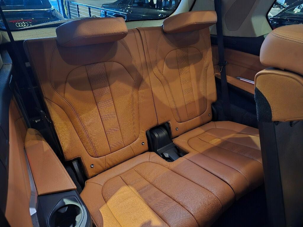 Used 2021 BMW X7 xDrive40i w/ Premium Package AWD/4WD image 29