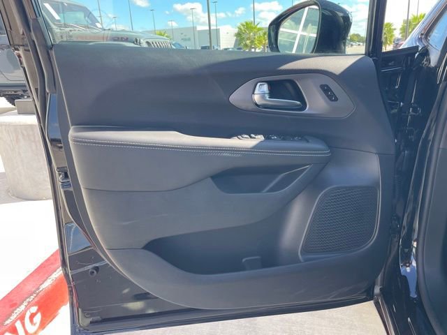New 2026 Chrysler Pacifica Select w/ S Appearance Package image 13