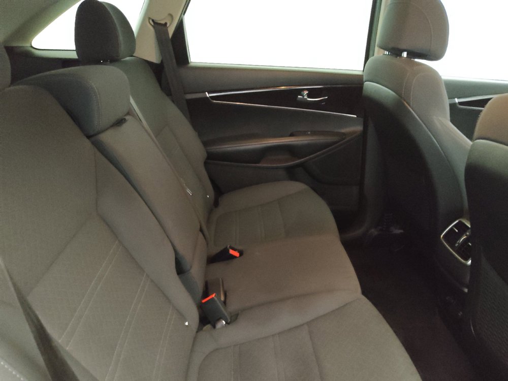 Used 2017 Kia Sorento AWD image 19