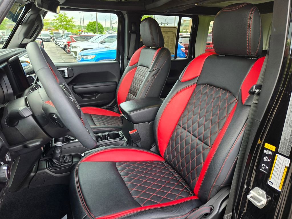 Used 2024 Jeep Wrangler Unlimited Rubicon w/ Technology Group AWD/4WD image 15