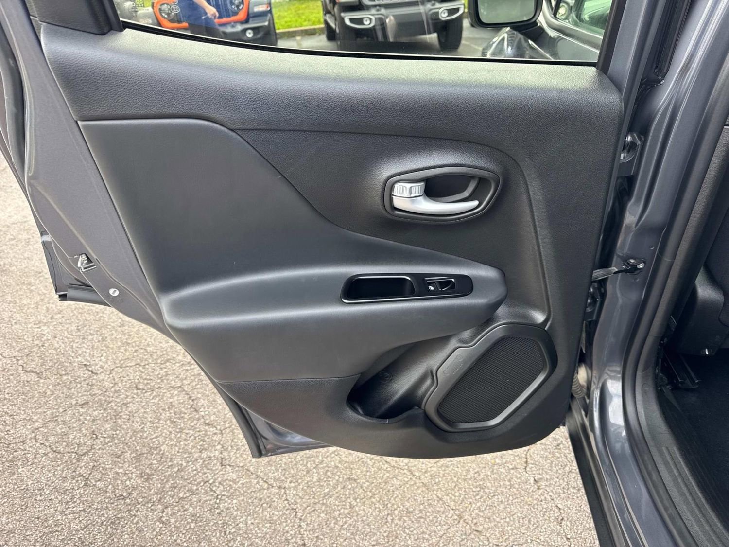 Used 2023 Jeep Renegade Latitude AWD/4WD image 14