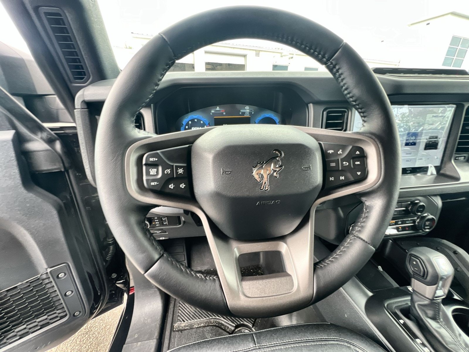 New 2025 Ford Bronco Badlands w/ Sasquatch Package AWD/4WD image 24