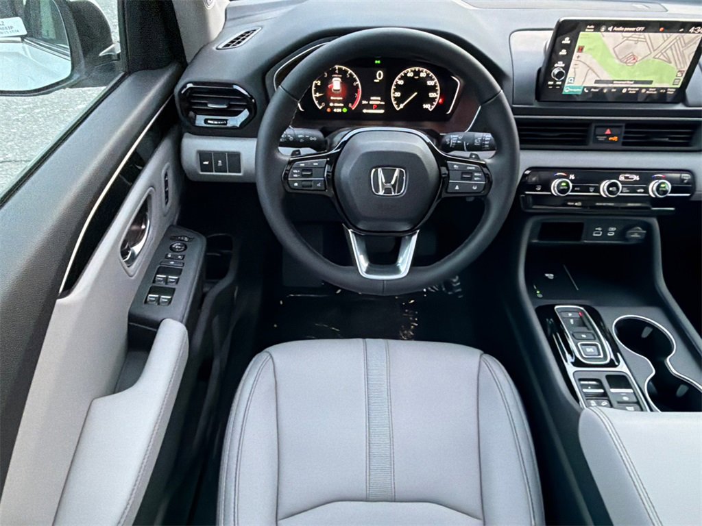 New 2025 Honda Pilot Touring image 23