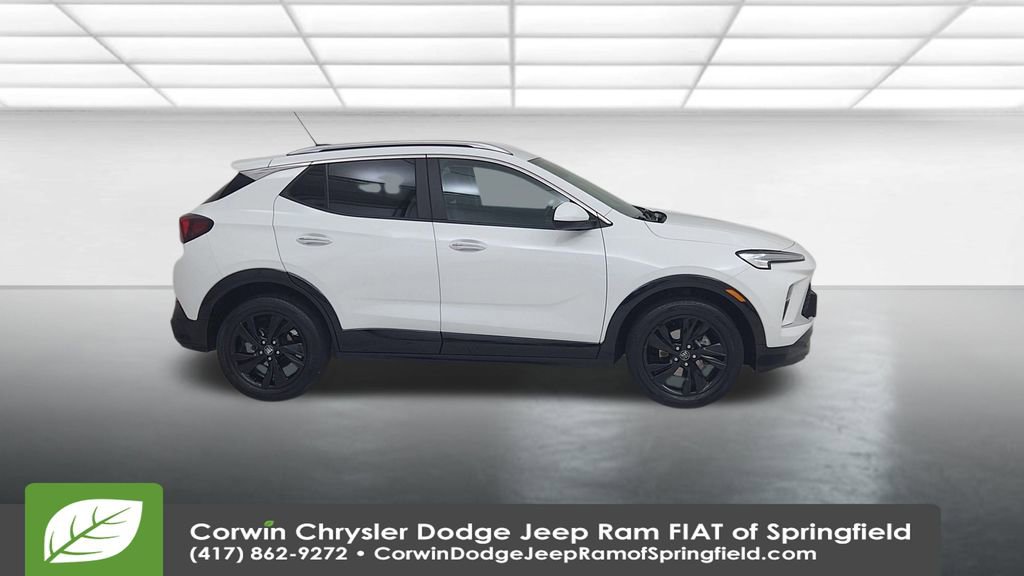 Used 2024 Buick Encore GX Sport Touring image 2