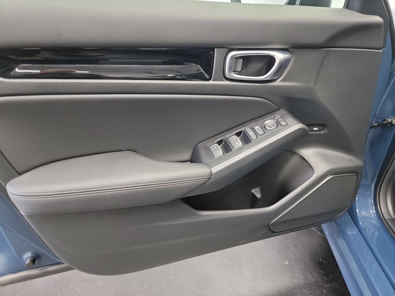 Certified 2025 Honda Civic Sport Touring image 13