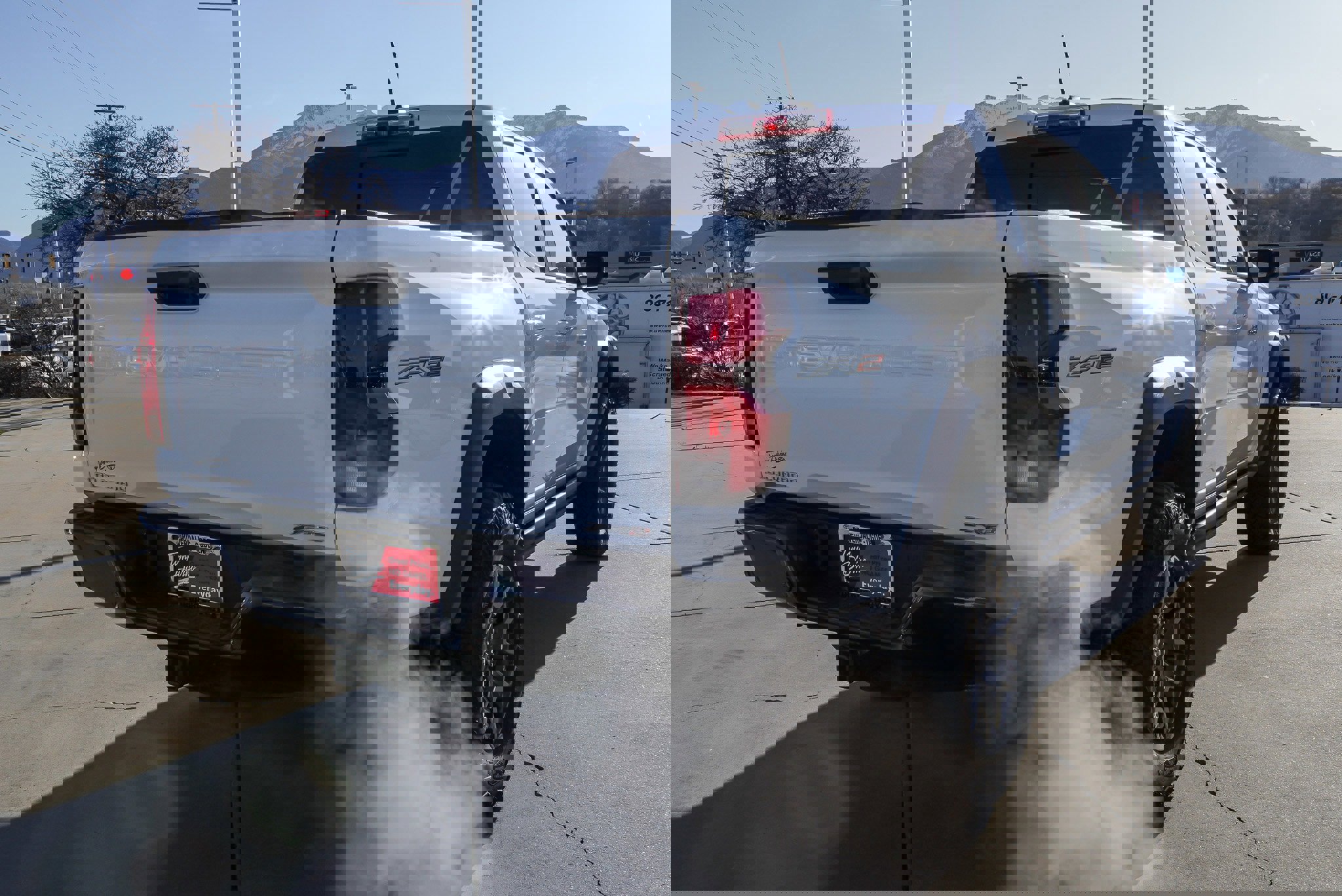 Used 2025 Chevrolet Colorado ZR2 w/ Technology Package image 8