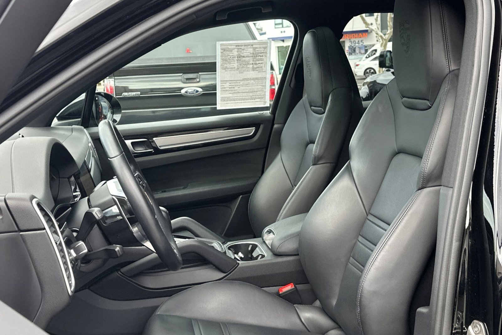 Used 2023 Porsche Cayenne Platinum Edition image 6