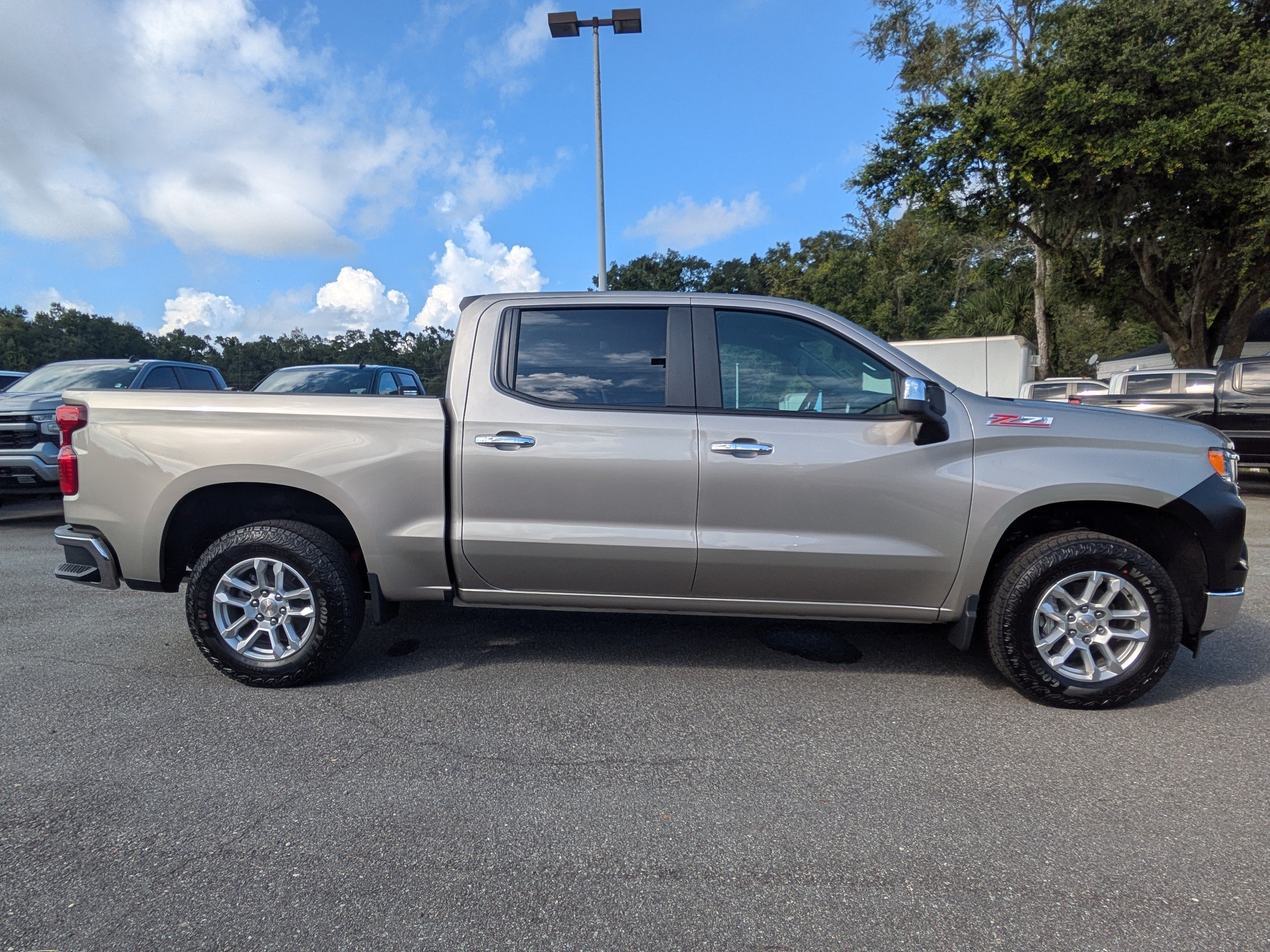 New 2026 Chevrolet Silverado 1500 LT w/ Z71 Off-Road Package AWD/4WD image 3