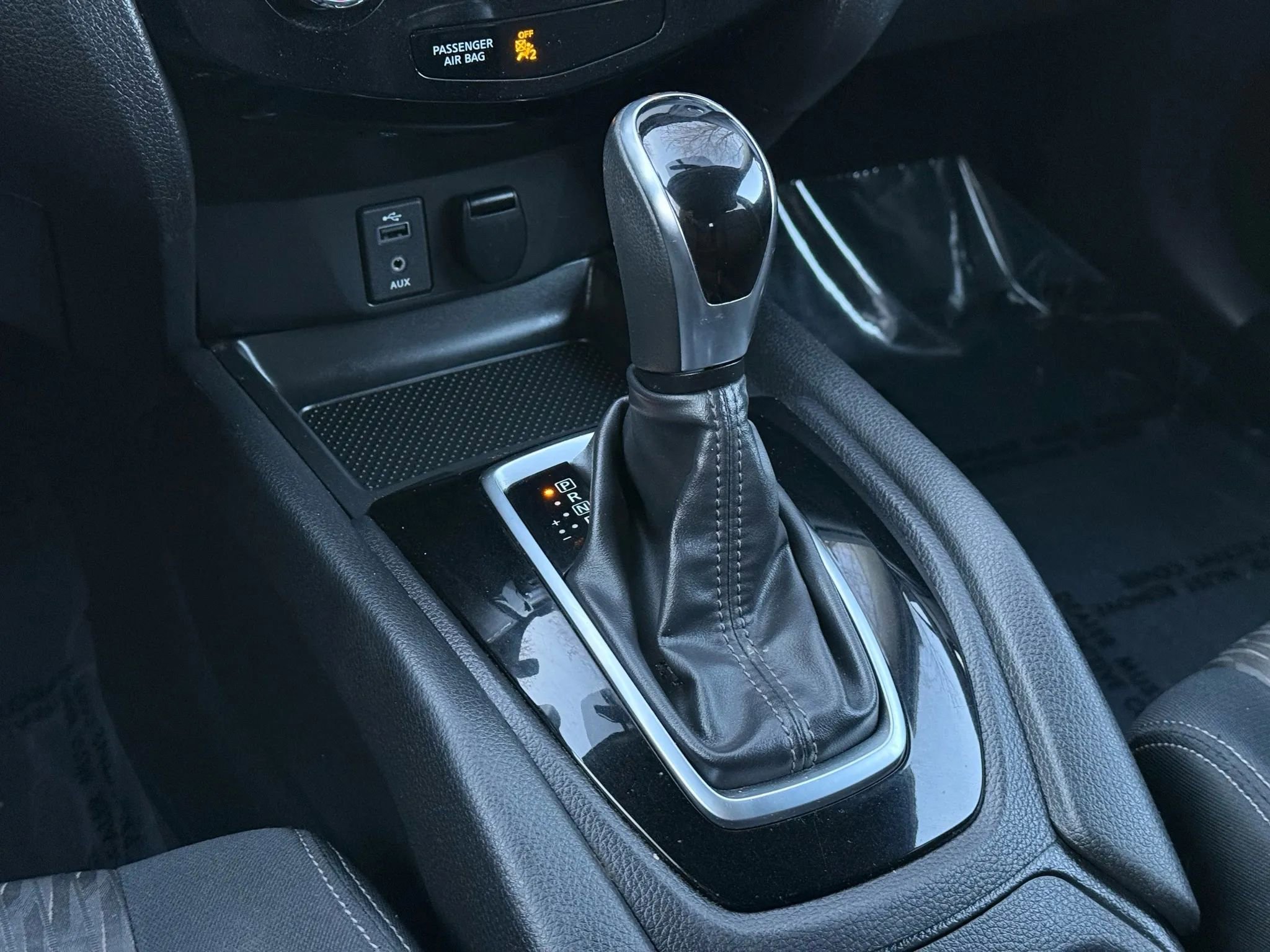 Used 2017 Nissan Rogue SV w/ SV Premium Package image 11