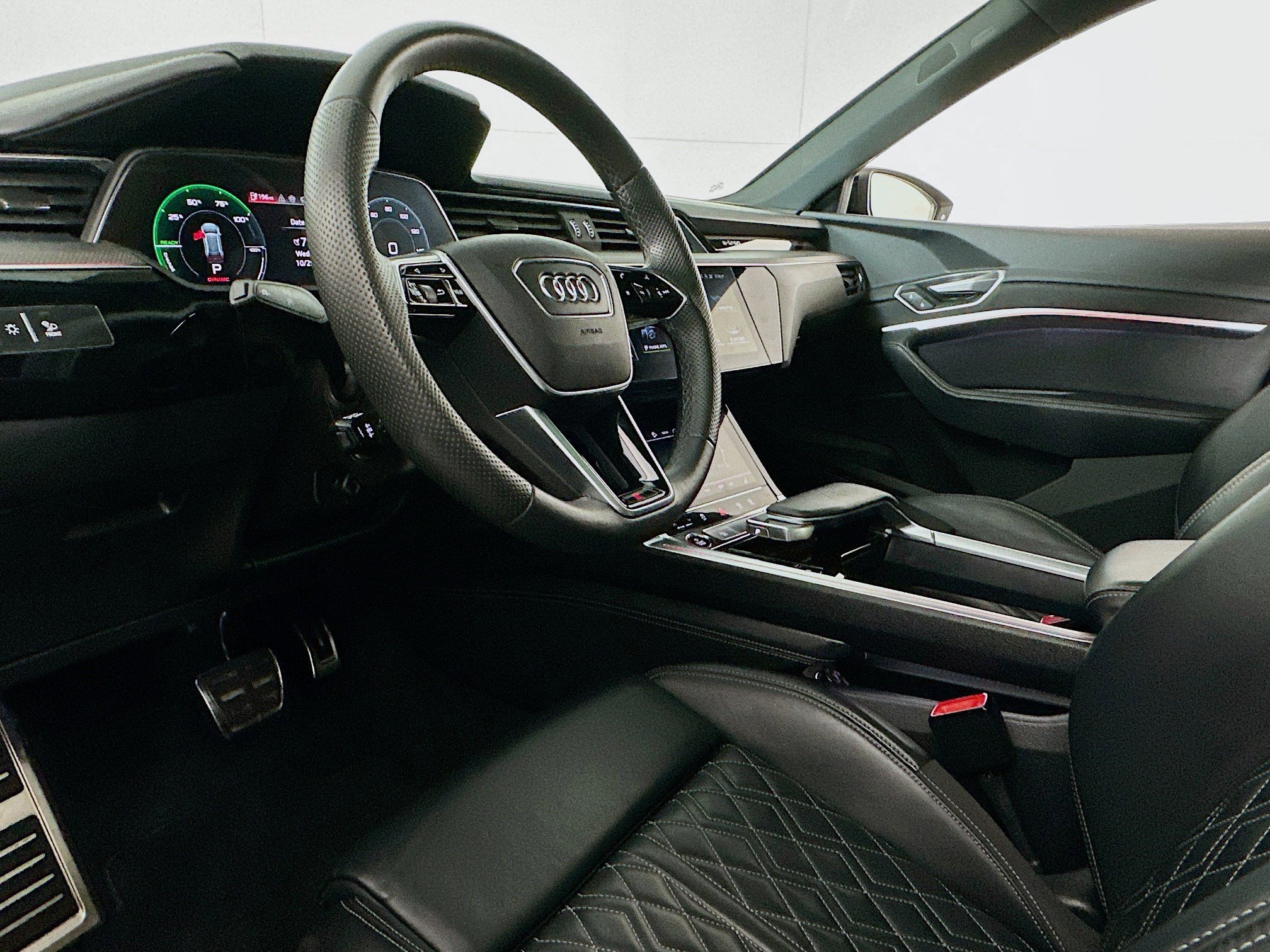 Used 2024 Audi SQ8 e-tron Premium Plus w/ Black Optic Package image 7