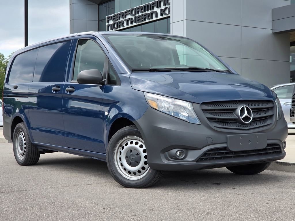 Used 2022 Mercedes-Benz Metris image 2