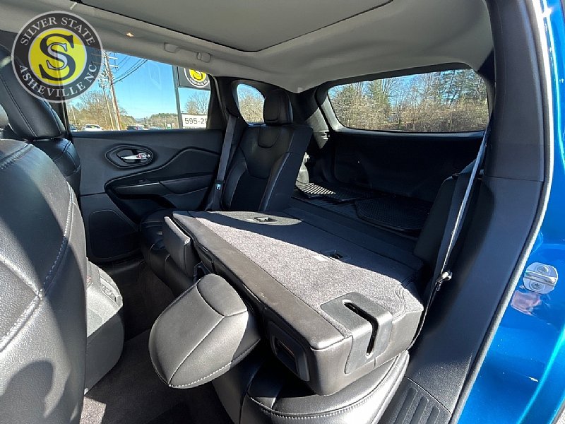Used 2019 Jeep Cherokee Trailhawk w/ Comfort/Convenience Group AWD/4WD image 15