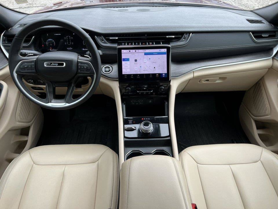 Used 2023 Jeep Grand Cherokee L Limited AWD/4WD image 2