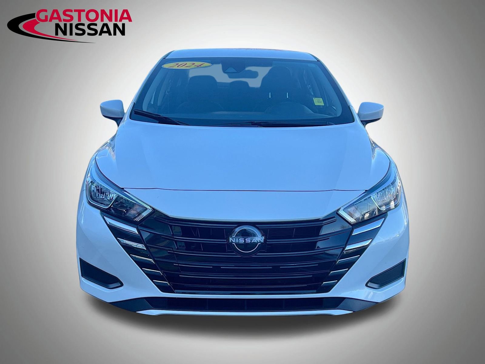 Used 2024 Nissan Versa SV image 2