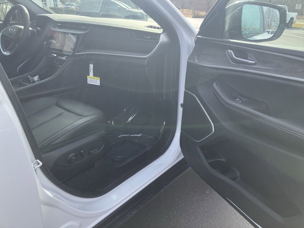 New 2026 Jeep Grand Cherokee Limited image 32