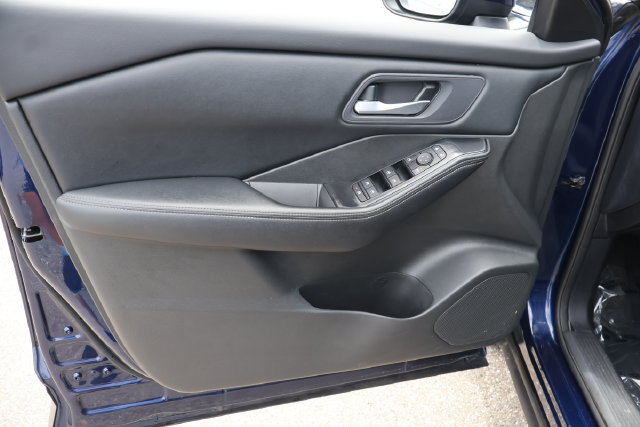 Used 2024 Nissan Rogue SV AWD/4WD image 11