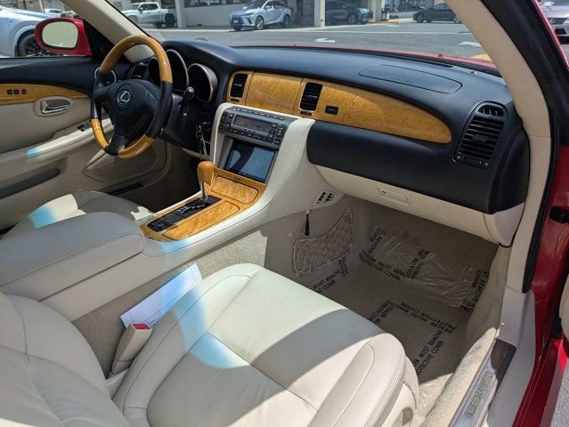 Used 2005 Lexus SC 430 Convertible image 31