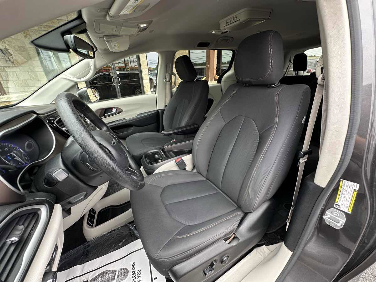 Used 2019 Chrysler Pacifica Touring Plus FWD image 9