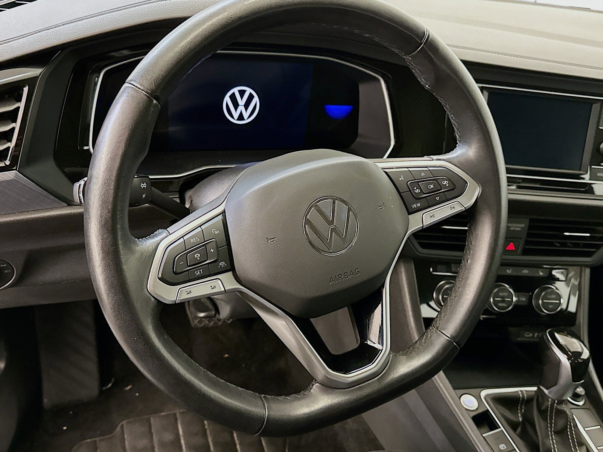 Used 2024 Volkswagen Jetta SE image 18