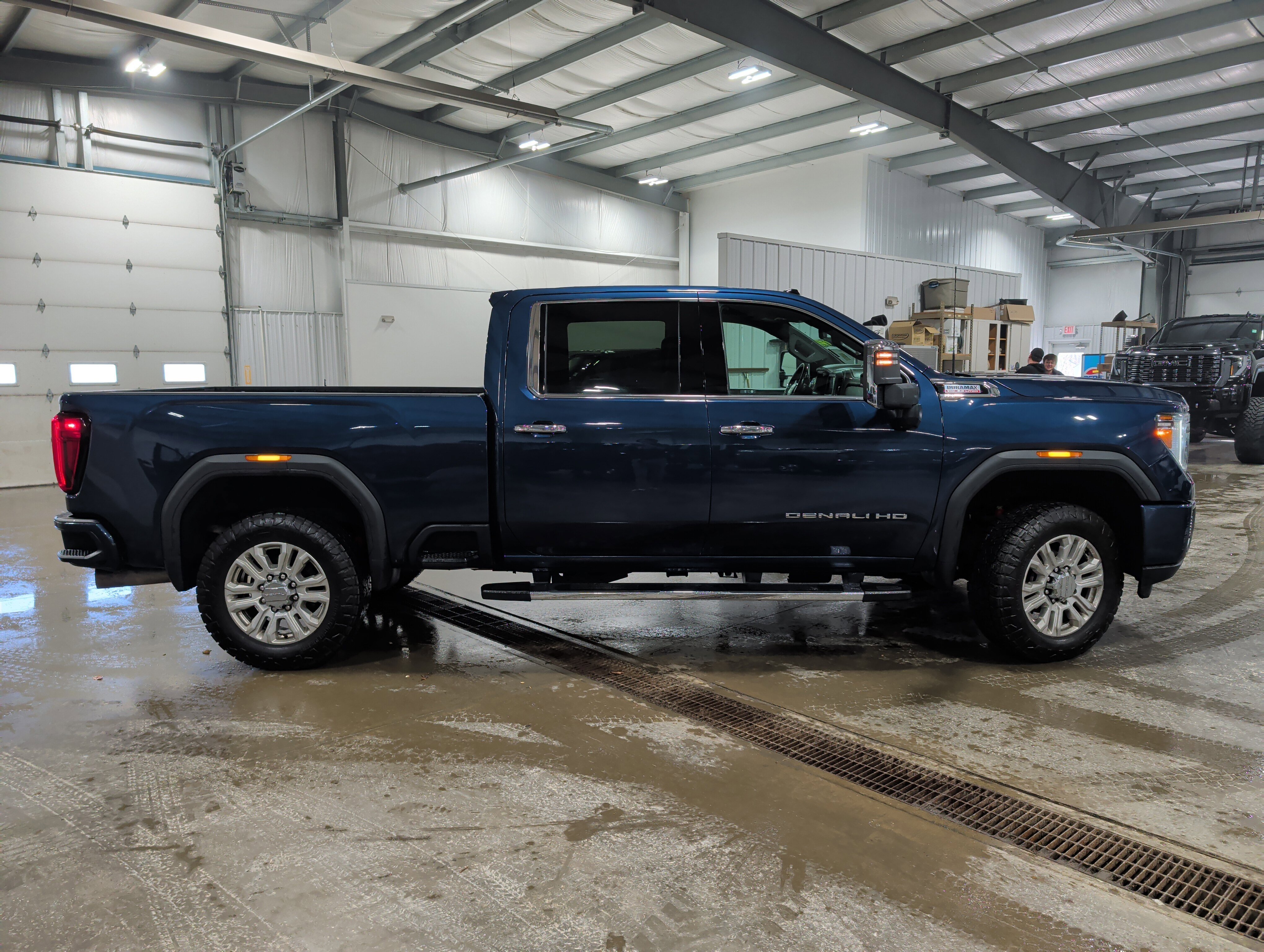 Used 2021 GMC Sierra 2500 Denali w/ Technology Package image 2