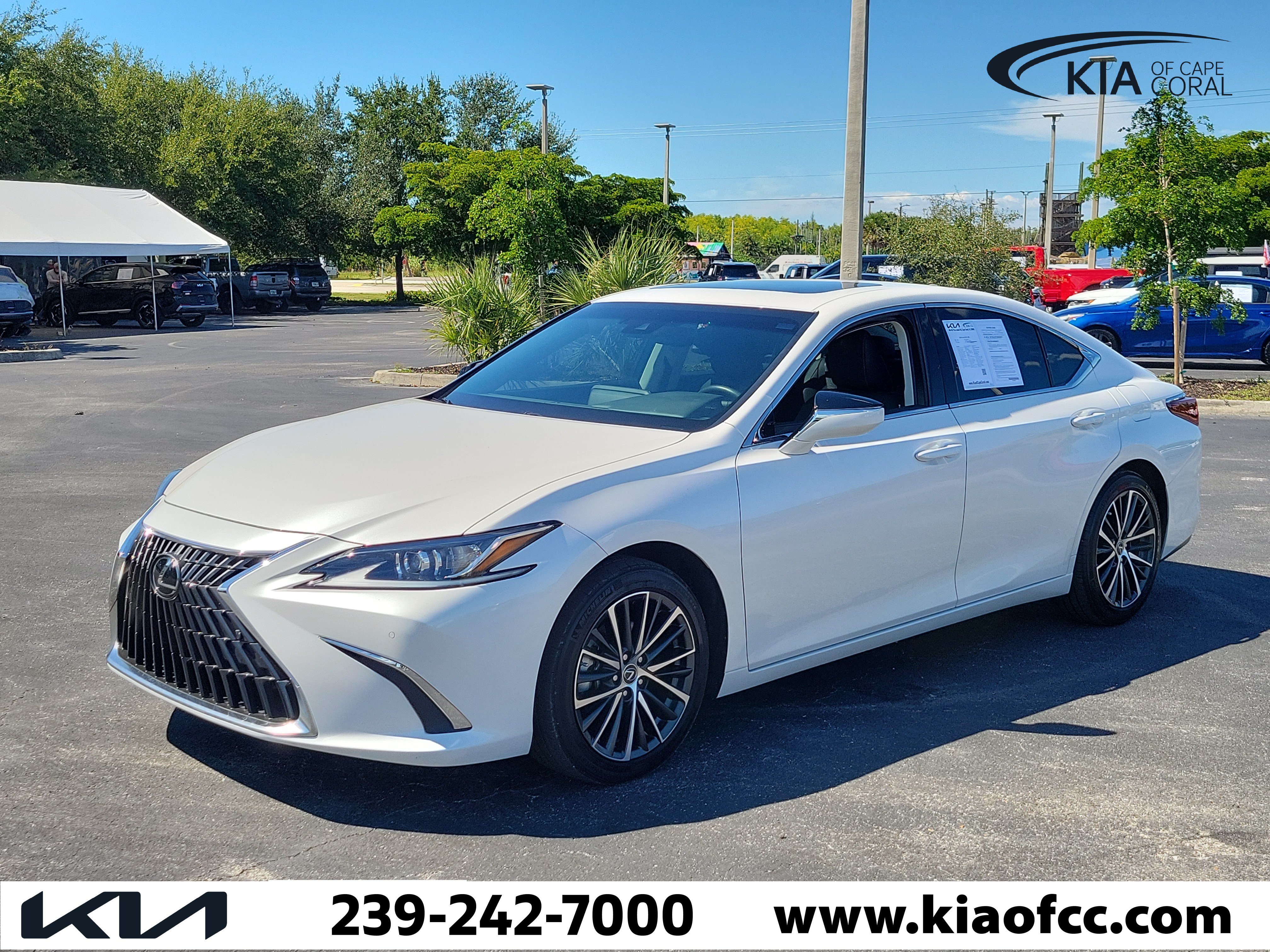 Used 2024 Lexus ES 350 w/ Premium Package FWD image 3