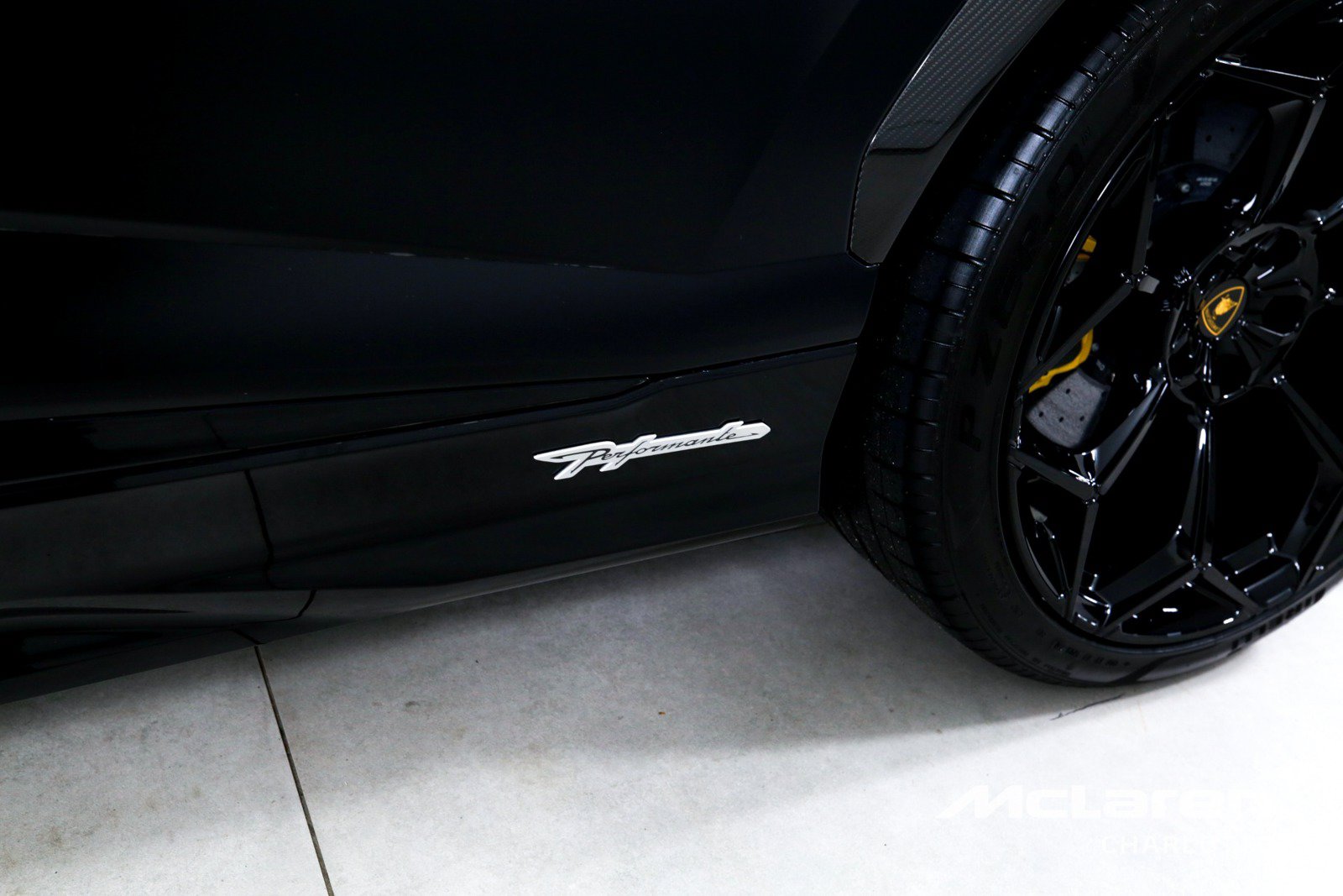Used 2024 Lamborghini Urus Performante AWD/4WD image 40