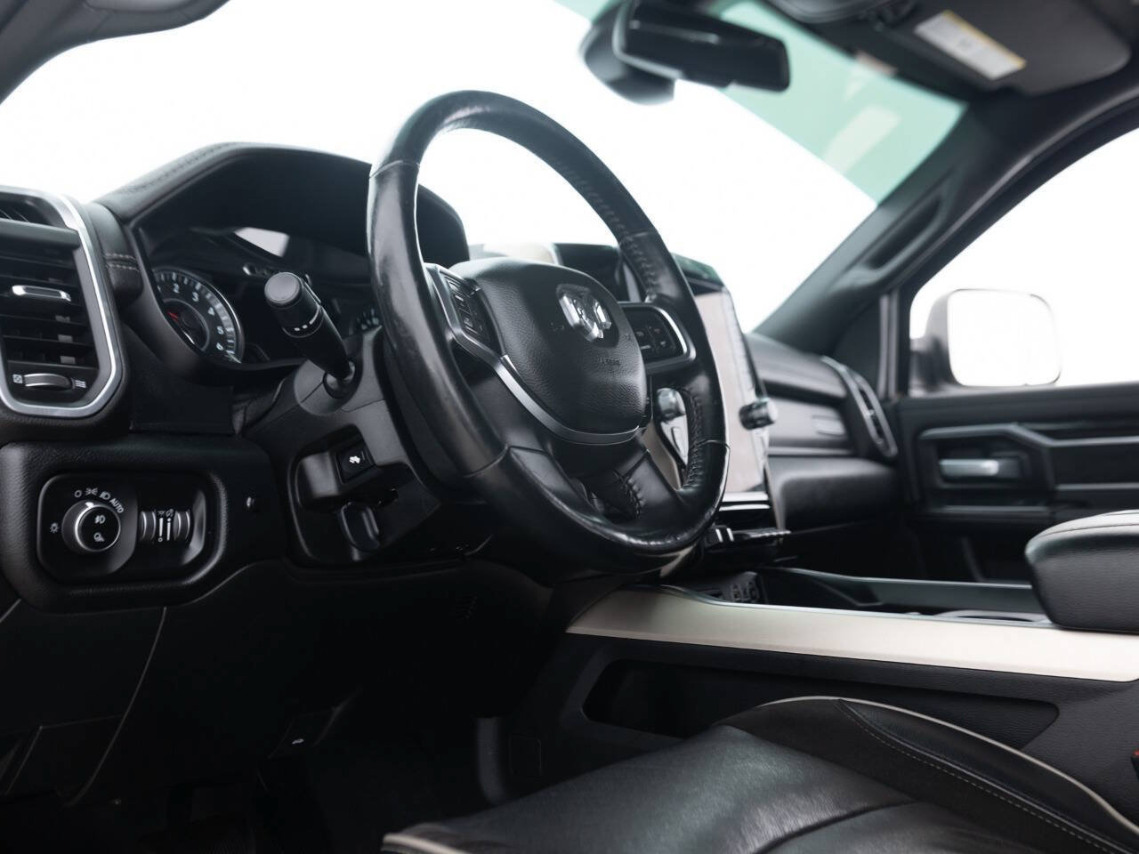 Used 2019 RAM 2500 Laramie w/ Night Edition AWD/4WD image 30
