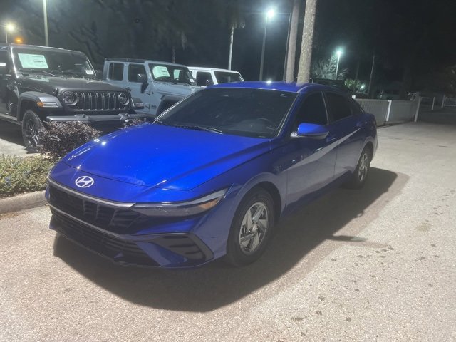 Used 2025 Hyundai Elantra SE image 3