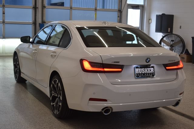 New 2026 BMW 330i xDrive Sedan w/ Convenience Package AWD/4WD image 10