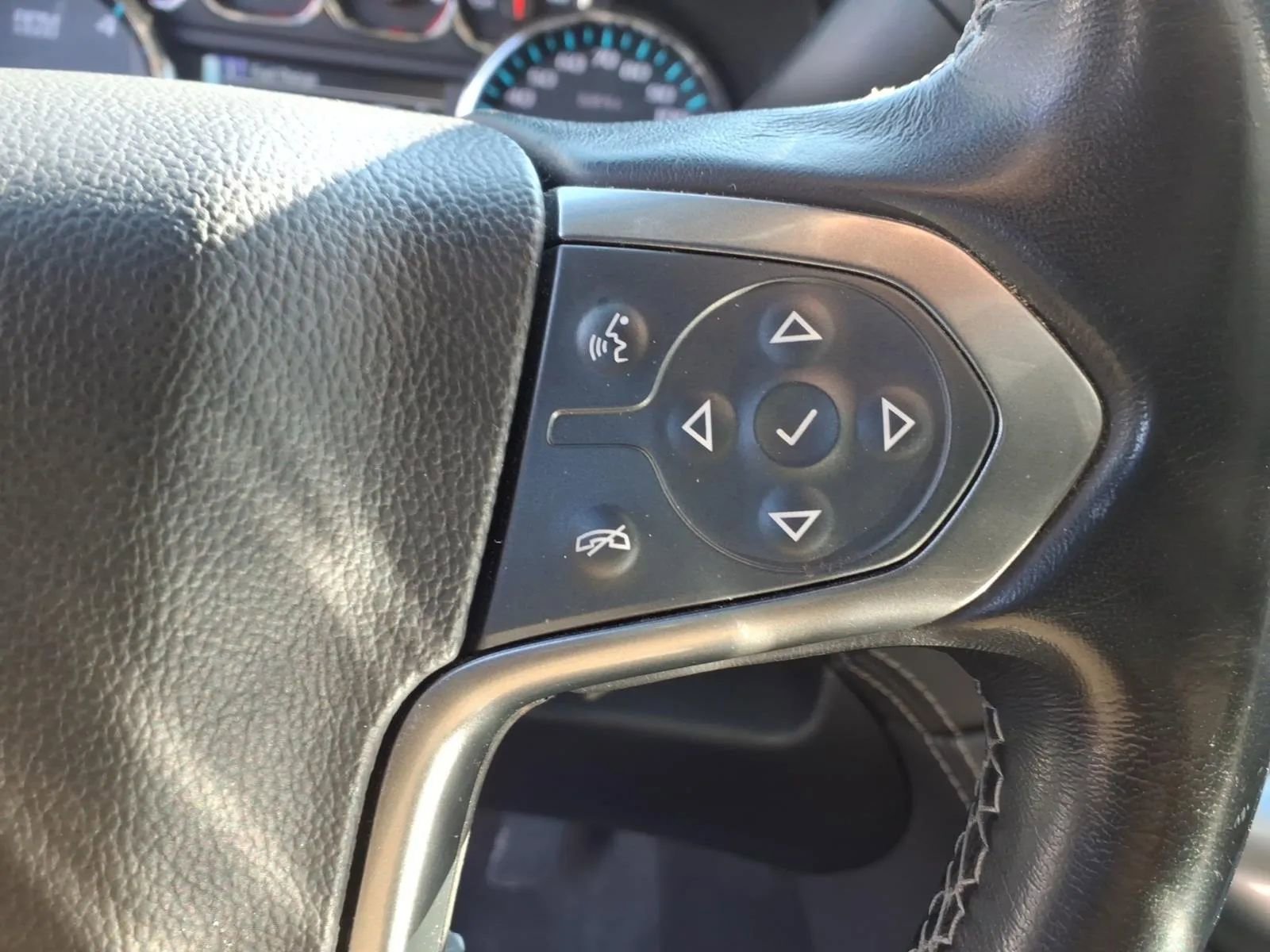 Used 2019 Chevrolet Tahoe LS w/ All-Season Package image 29