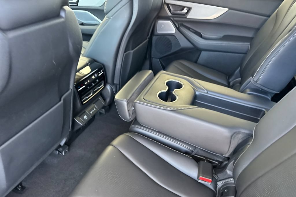 Certified 2026 Acura MDX w/ Technology Package FWD image 5
