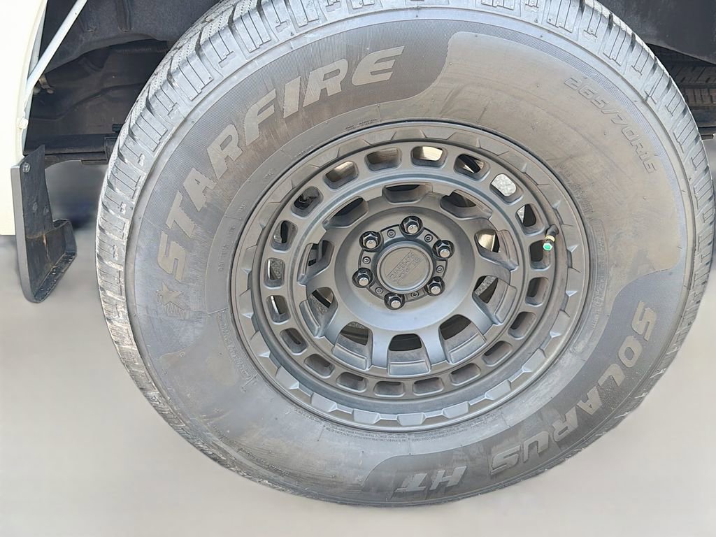 Used 2024 Nissan Frontier SV RWD image 31