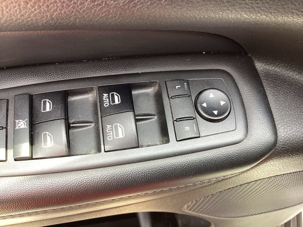 Used 2018 Jeep Grand Cherokee Laredo AWD/4WD image 38