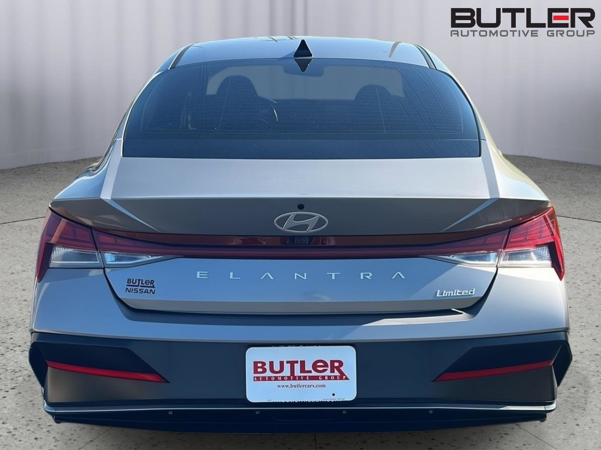 Used 2025 Hyundai Elantra Limited image 5