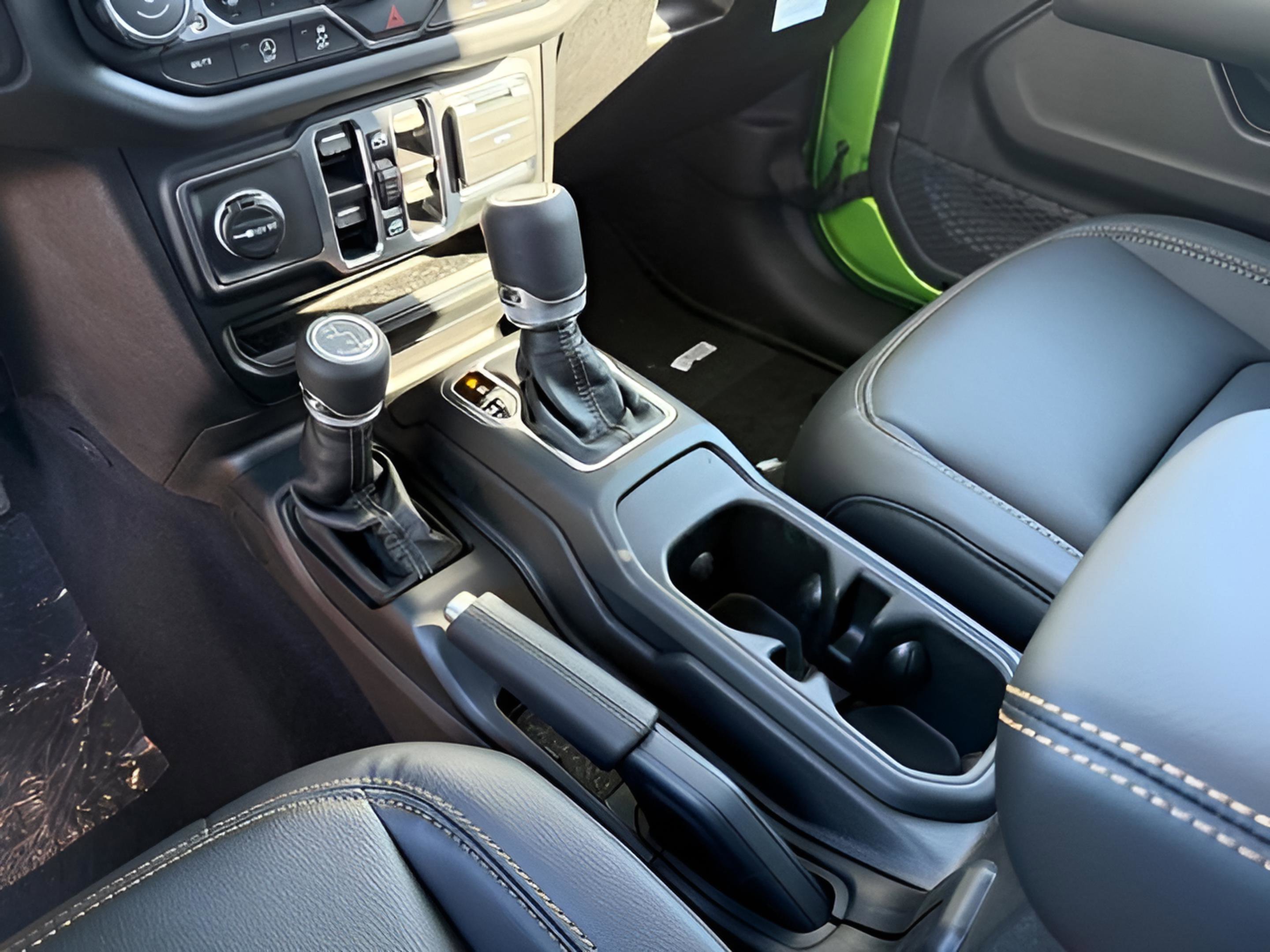 New 2025 Jeep Gladiator Sport image 26