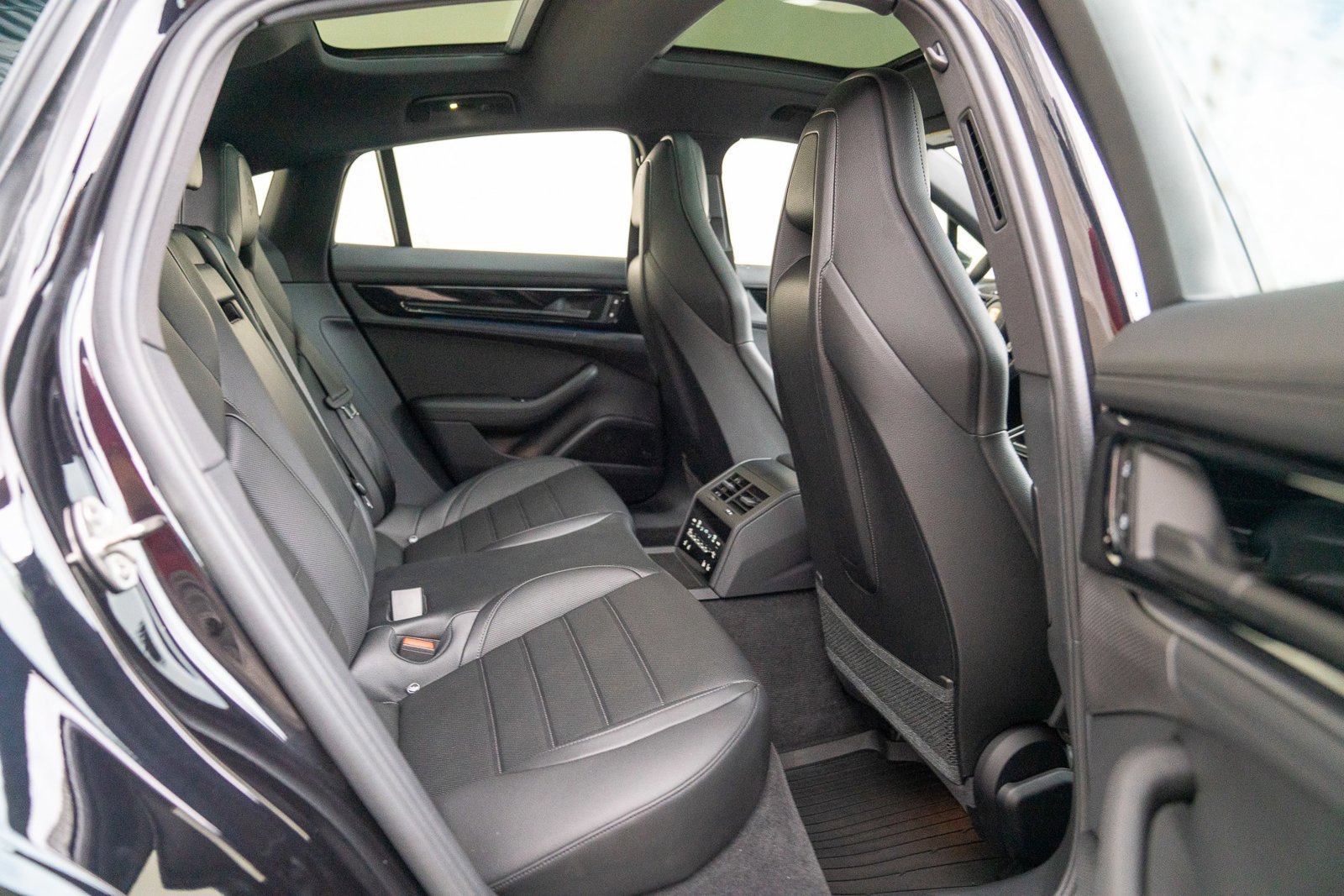 Used 2025 Porsche Panamera 4 image 24