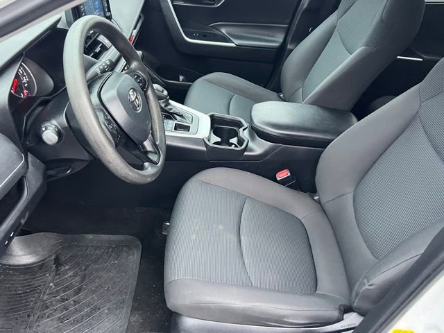 Used 2021 Toyota RAV4 LE image 12