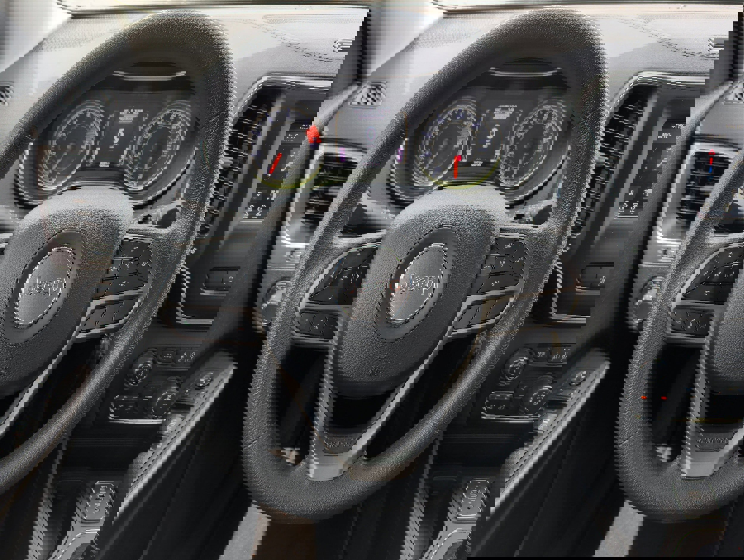 Used 2020 Jeep Cherokee Latitude image 18